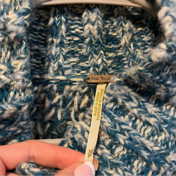 Free People Green & White Sweater Cardigan 3/4 Sleeves - Picture 4 of 7